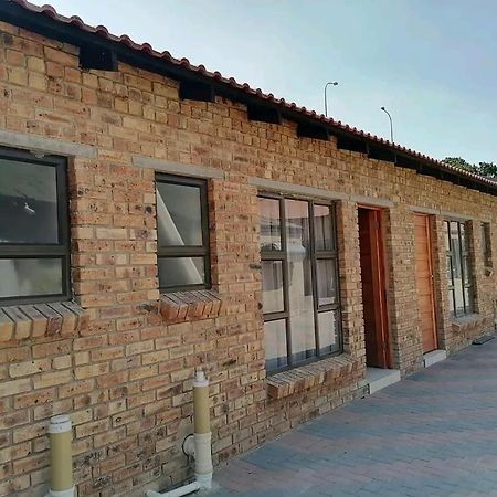 Lukhanya Guesthouse Randfontein エクステリア 写真